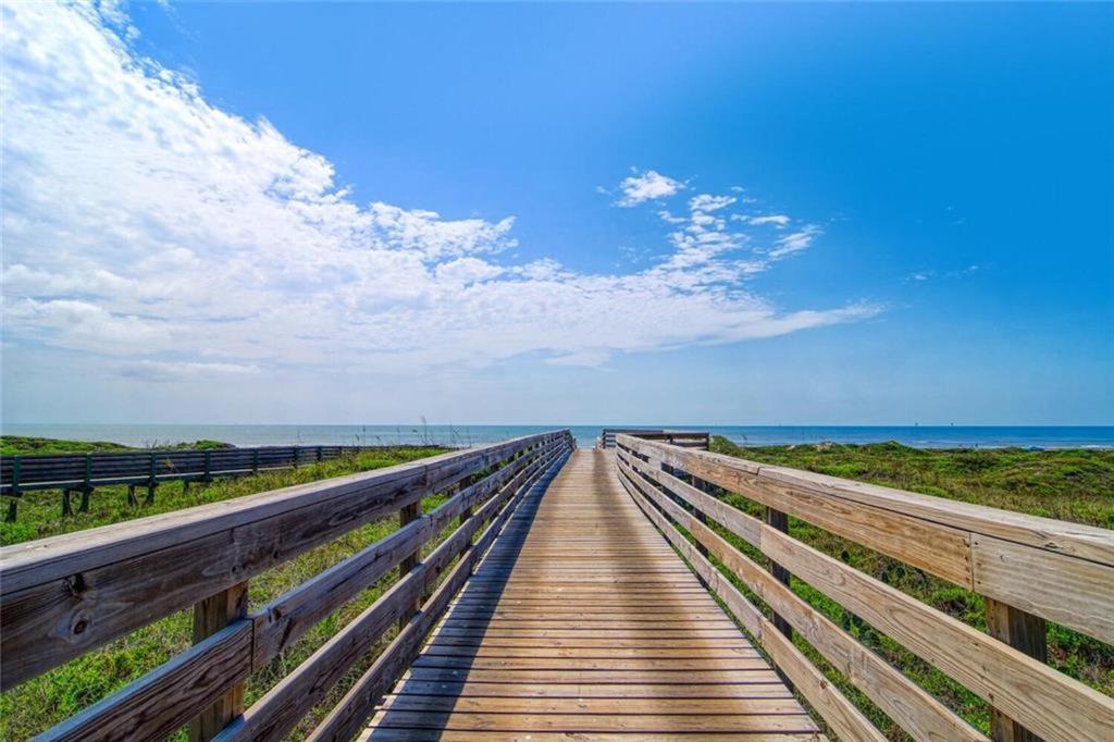 Ec126 Newly Remodeled, 2 Story, Three Bedroom Condo, Shared Pool & Grill, Boardwalk Port Aransas Exterior foto