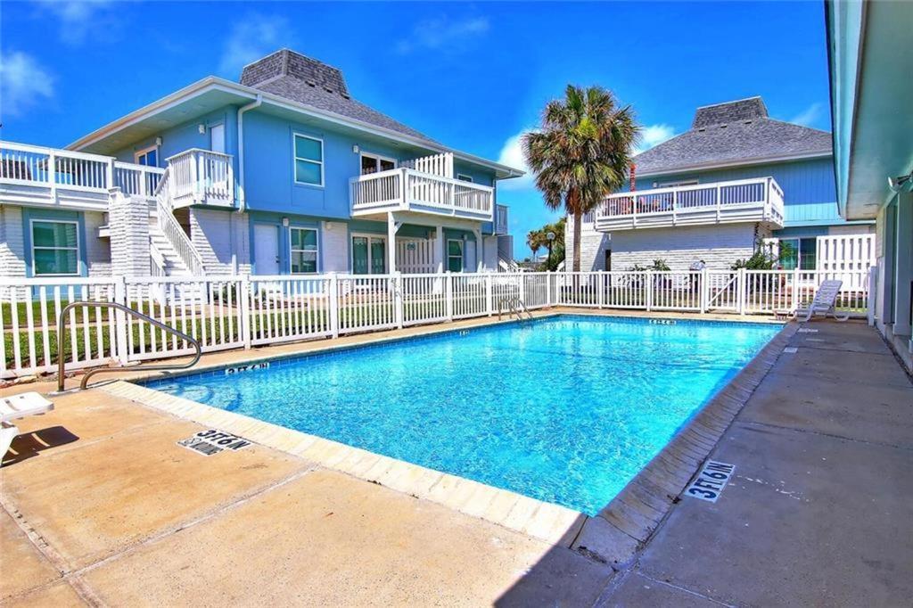 Ec126 Newly Remodeled, 2 Story, Three Bedroom Condo, Shared Pool & Grill, Boardwalk Port Aransas Exterior foto