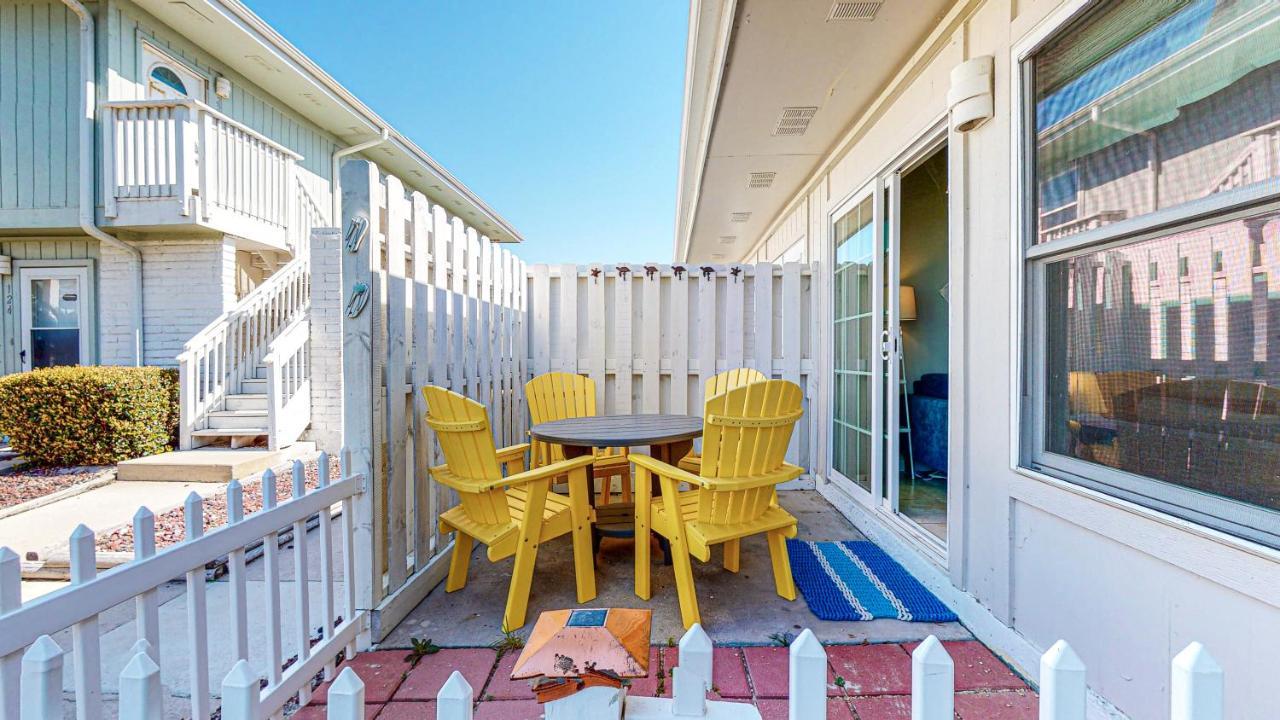 Ec126 Newly Remodeled, 2 Story, Three Bedroom Condo, Shared Pool & Grill, Boardwalk Port Aransas Exterior foto