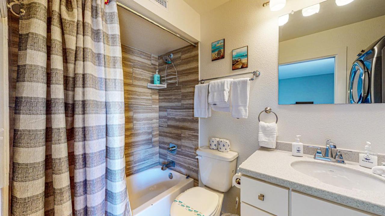 Ec126 Newly Remodeled, 2 Story, Three Bedroom Condo, Shared Pool & Grill, Boardwalk Port Aransas Exterior foto